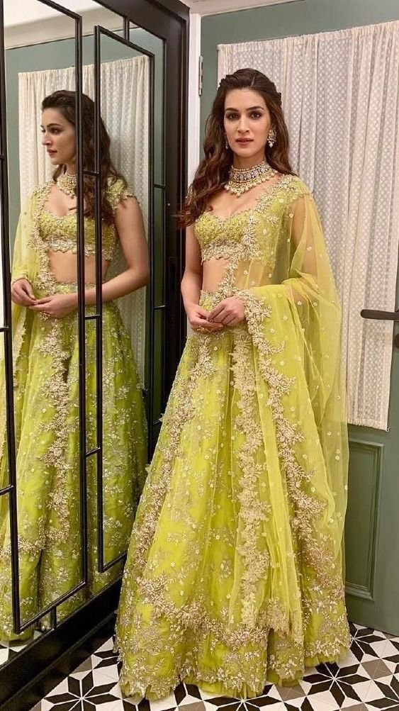 Kriti sanon green colour lehenga