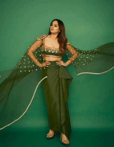 sonakshi sinha green dress Sonakshi Sinha In Sabirah Emerald Green Long Kurta Set | Sheetal Batra Emerald Green / XXS For Women main image 1