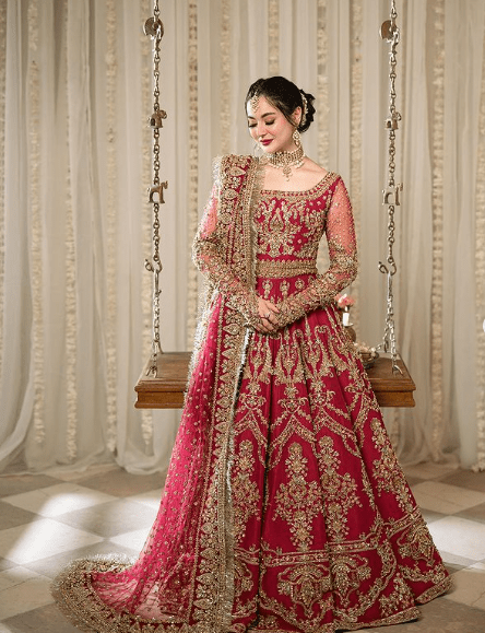 Tapeta Silk Red Bridal Lehenga Choli Embroidery Sequence With Coding Dori  Work – Kaleendi