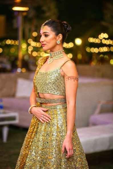 Golden color wedding lehenga - Image 3