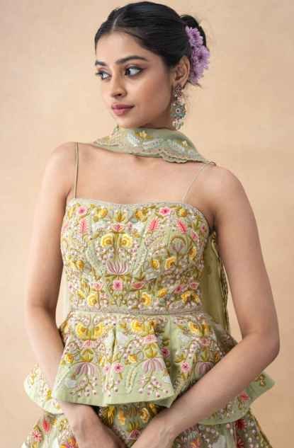 Green thread embellished peplum lehenga set - Image 4