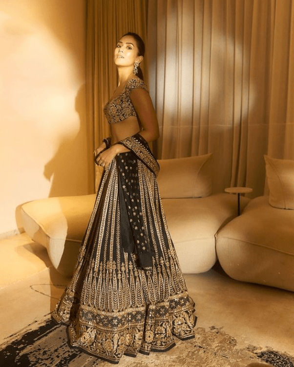 Mira Kapoor in a black lehenga - Image 3
