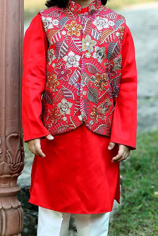 Red Silk Thread Work Bundi Jacket Set For Boys - Image 3