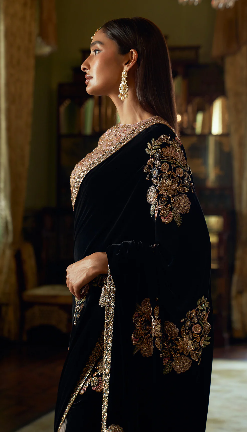 Black Velvet Saree - Image 3