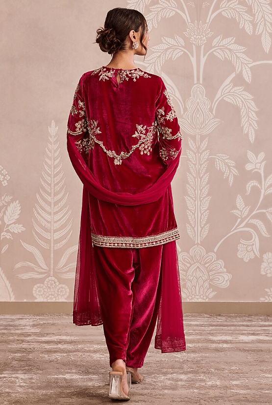 Fuchsia Velvet Placement Embroidered Kurta Set - Image 2