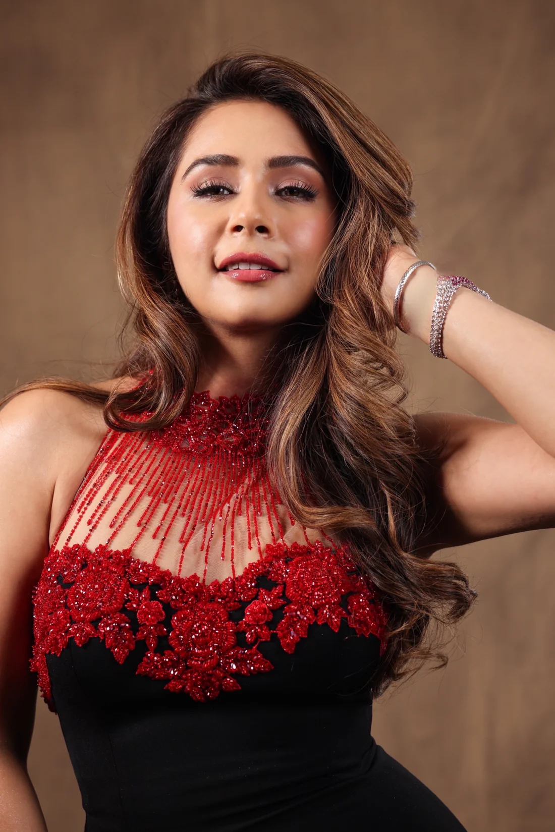 Black color party wear gown - Image 3