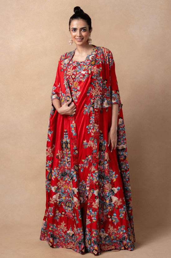 Red embellished cape set - Image 2