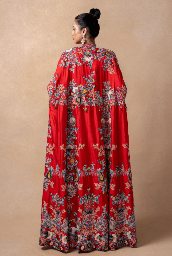 Red embellished cape set - Image 5