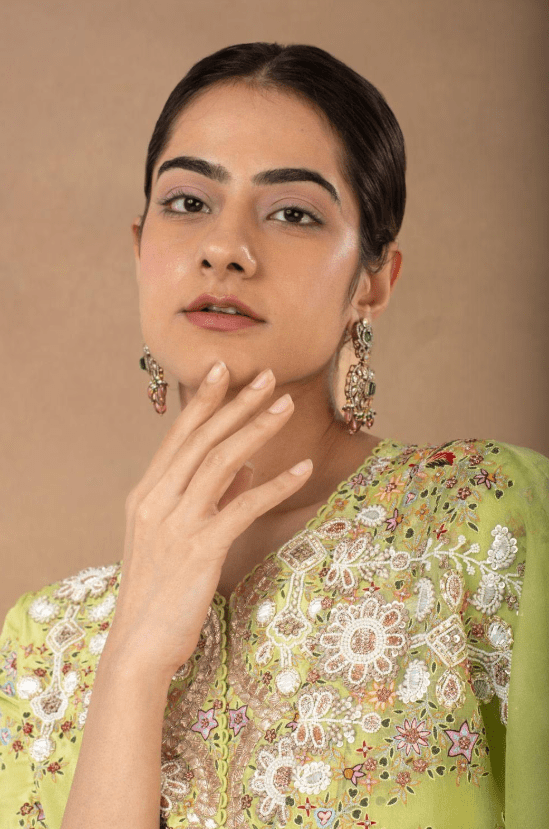 Lime green floral embellished kurta set - Image 3