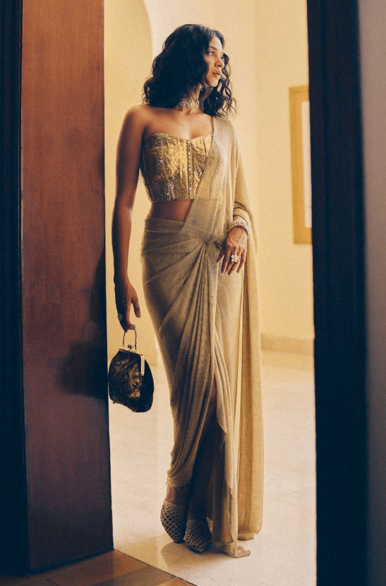 Gold Metallic Weave Gotta + Mirror Sari Set - Image 3