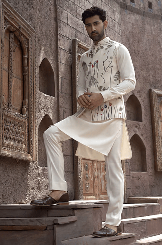 Ivory Silk Embroidery Gardenia Bundi Kurta Set - Image 2