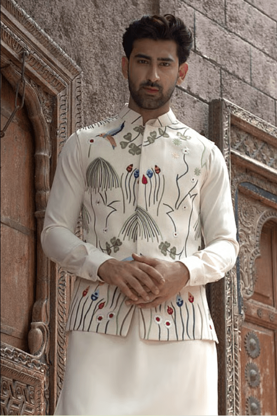 Ivory Silk Embroidery Gardenia Bundi Kurta Set - Image 3