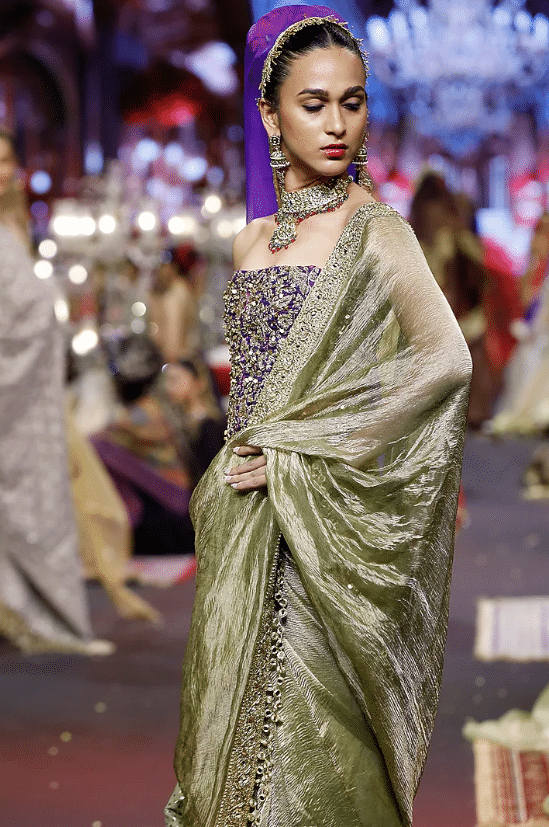 Green Crushed Tissue Saree Set - Image 3